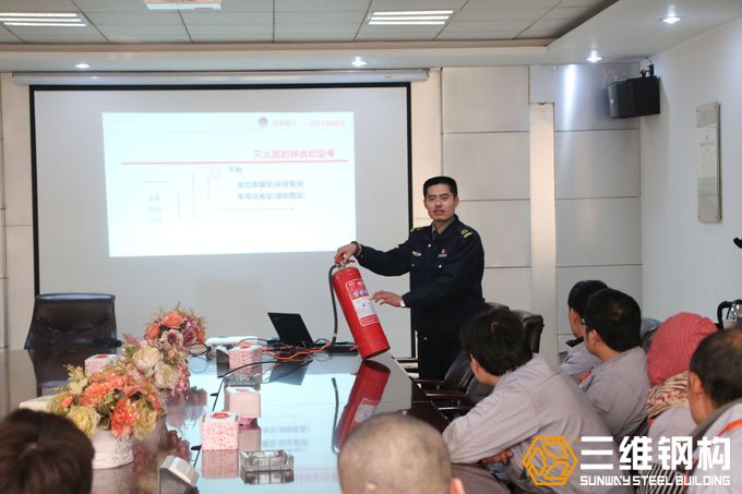 凯发k8一触即发钢结构开展消防安全知识讲座