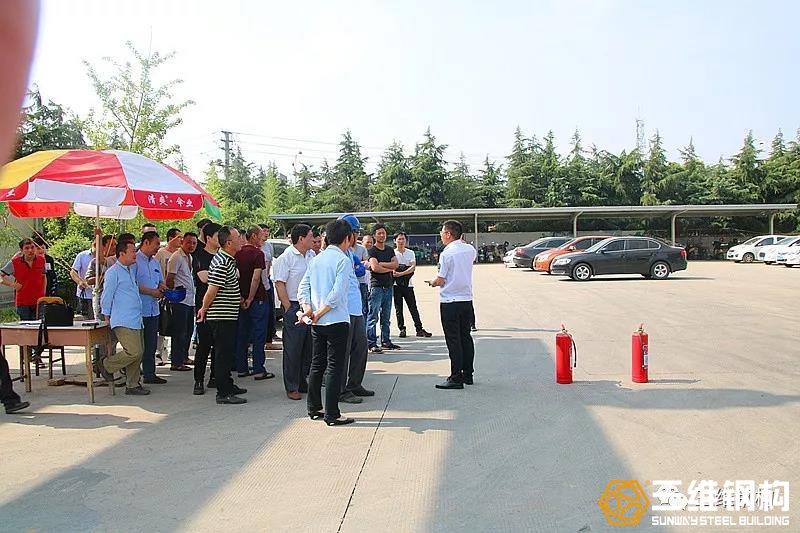 凯发k8一触即发钢结构公司夏季防火演习